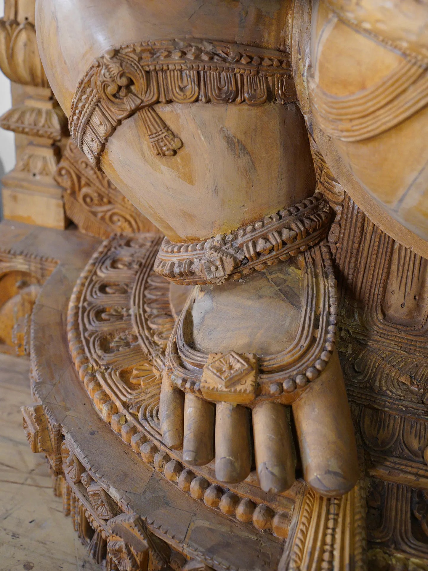 126" Four armed Lord Ganesha Seated with Kirtimukha Throne | Wood Carved Statue | Shipped by Sea