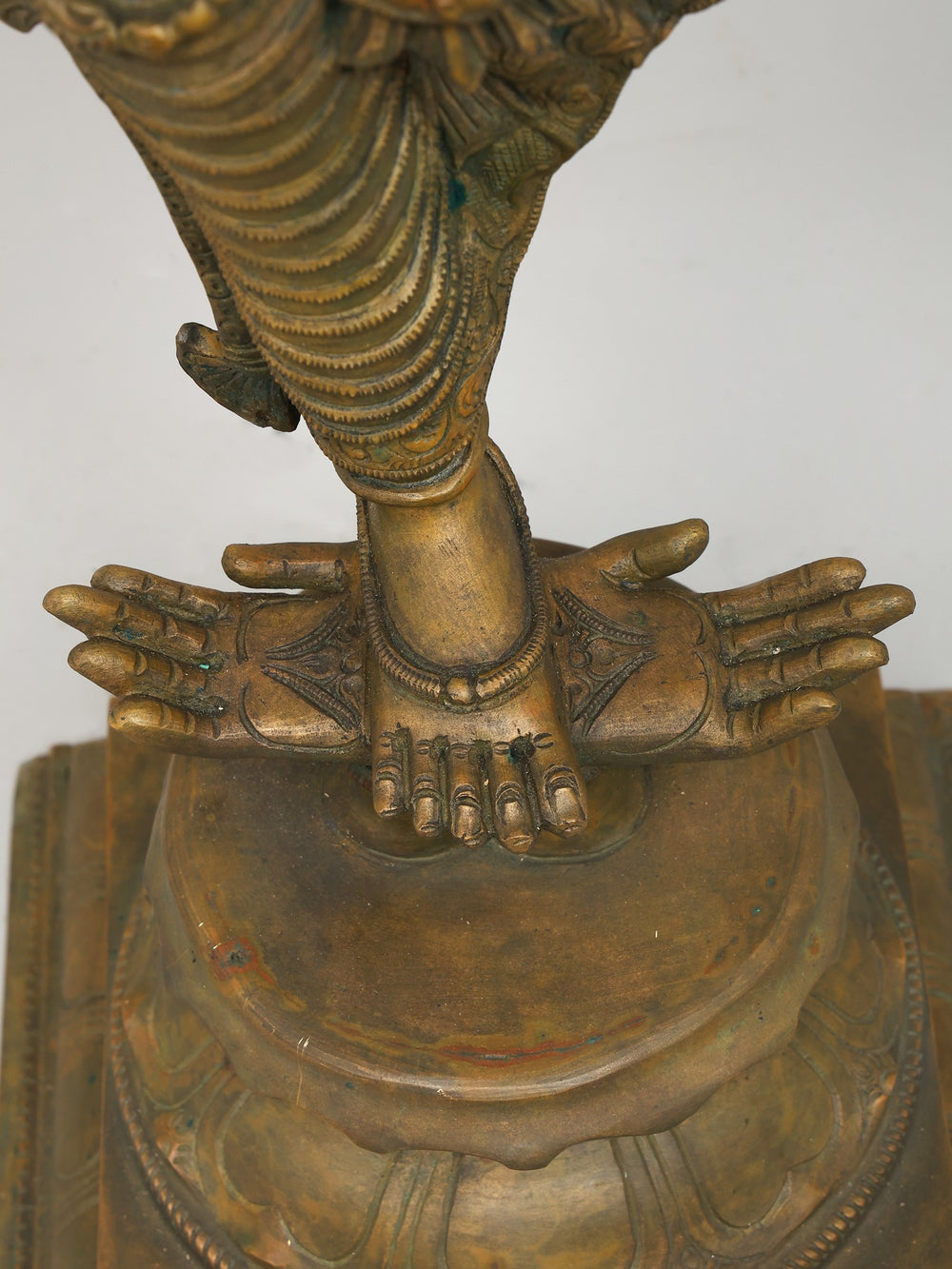 Ulagalantha Perumal Bronze Sculpture – Vishnu as Trivikrama in Dynamic Stride
