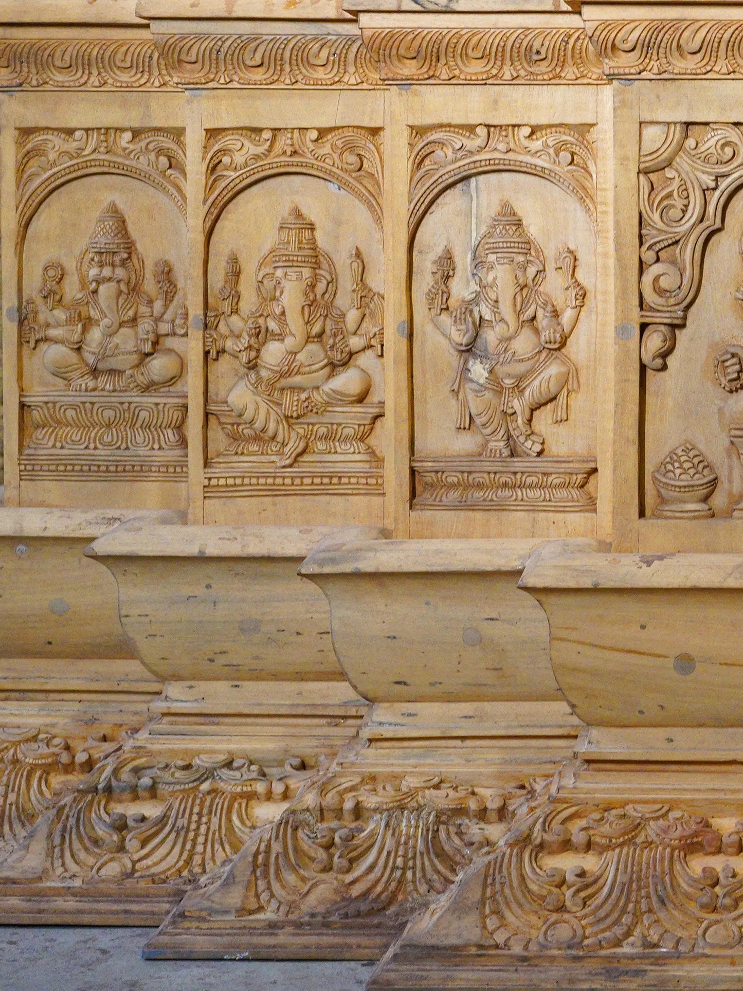 126" Four armed Lord Ganesha Seated with Kirtimukha Throne | Wood Carved Statue | Shipped by Sea