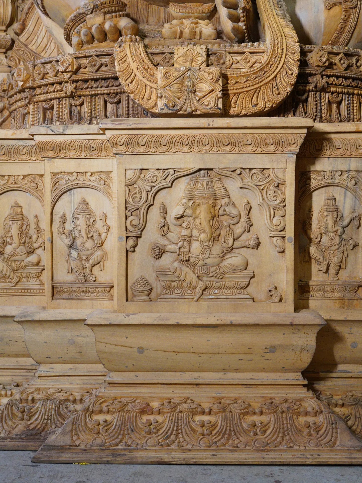 126" Four armed Lord Ganesha Seated with Kirtimukha Throne | Wood Carved Statue | Shipped by Sea