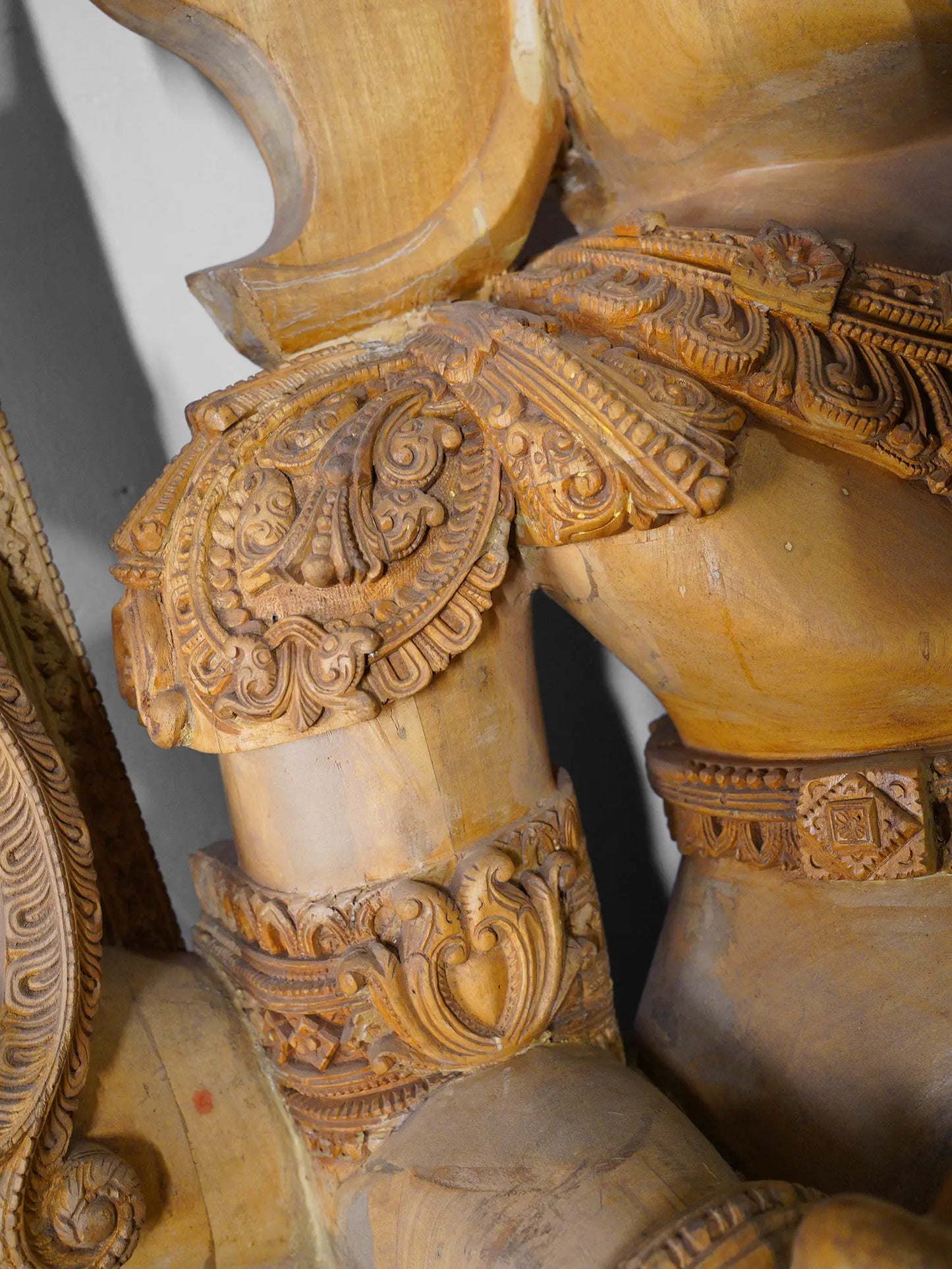 126" Four armed Lord Ganesha Seated with Kirtimukha Throne | Wood Carved Statue | Shipped by Sea
